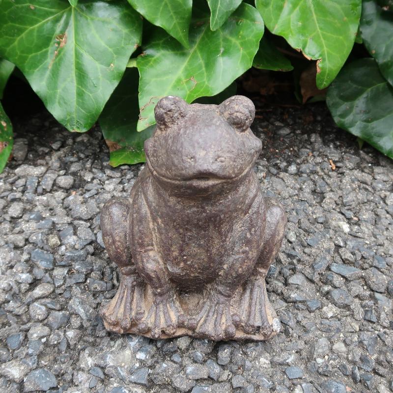 カエルの石像 コンクリート Sサイズ 13cm アンティーク調 カエルの置物