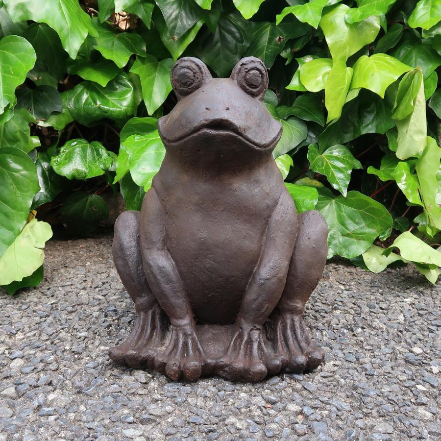 イボ蛙の石像風の置物 コンクリート製 かえる 庭石 庭園 飾り