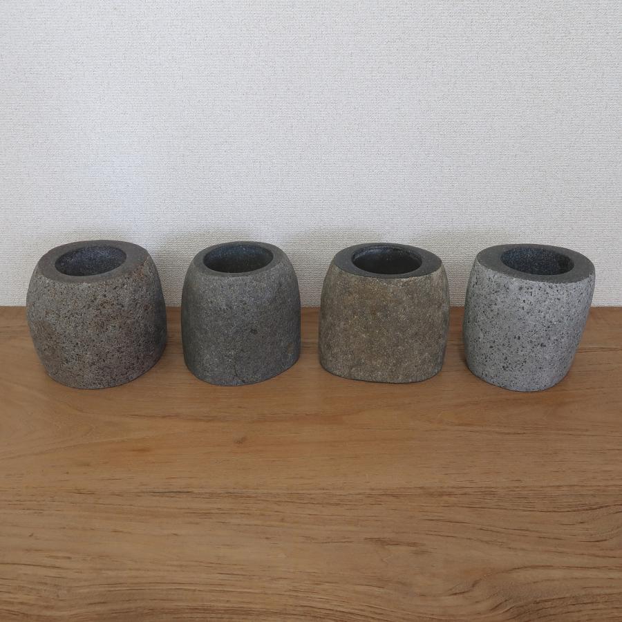 天然石をくり抜いた花瓶 リバーストーン 花器 石材 ガーデン