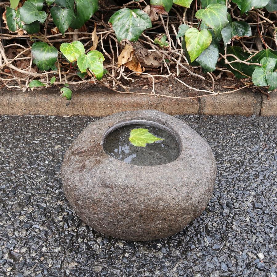 天然石をくり抜いた睡蓮鉢 リバーストーン 丸鉢 27〜29cm 花器