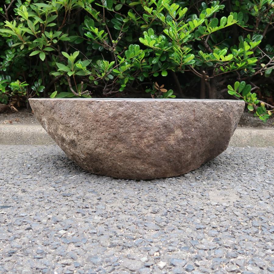 天然石をくり抜いた手水鉢 リバーストーン M 49X39 つくばい 睡蓮鉢