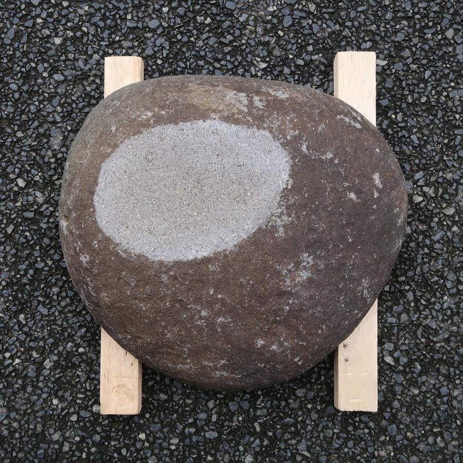 天然石をくり抜いた手水鉢 リバーストーン M 47X43 つくばい 睡蓮鉢