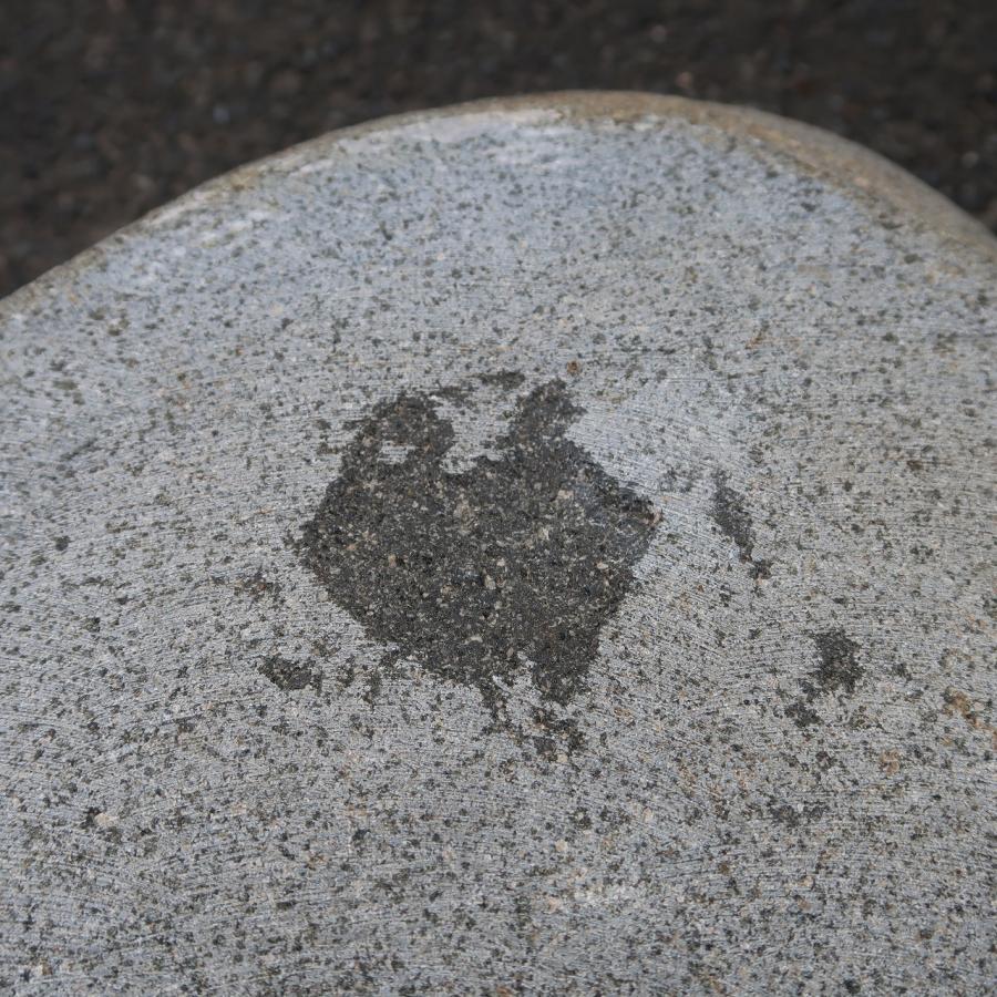 天然石をくり抜いた手水鉢 リバーストーン L 43X37 つくばい 睡蓮鉢