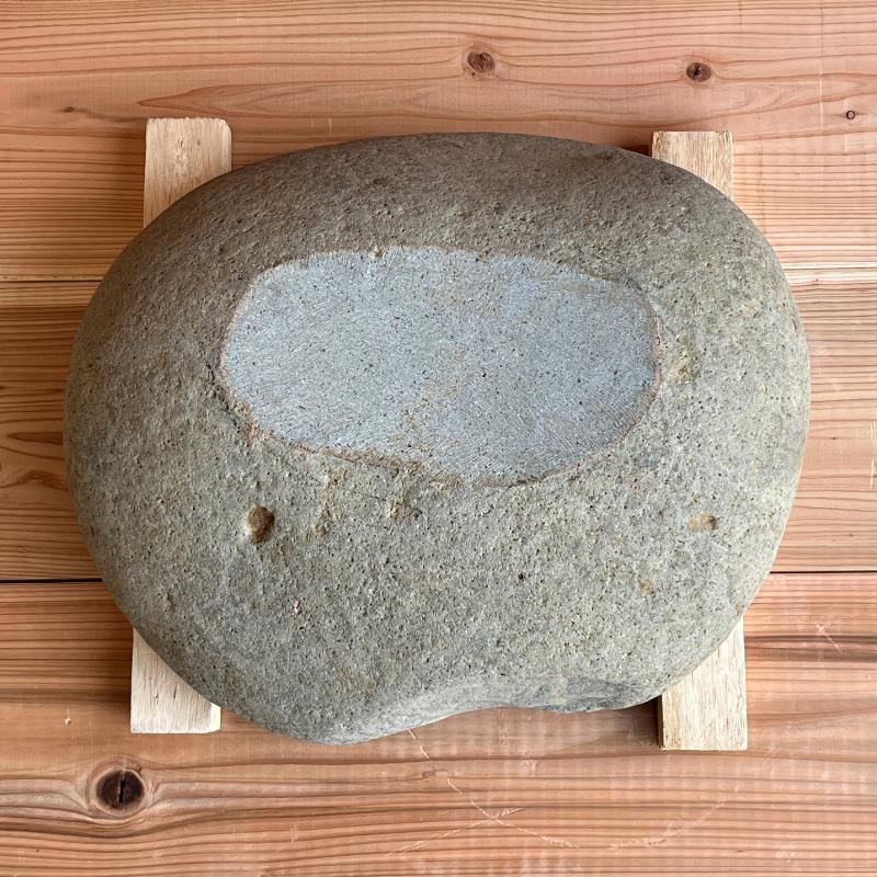 天然石をくり抜いた手水鉢 リバーストーン L 45X39 つくばい 睡蓮鉢