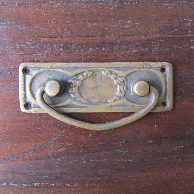 家具の取っ手 引出し取っ手 真鍮製 アンティーク調 A-052【メール便OK