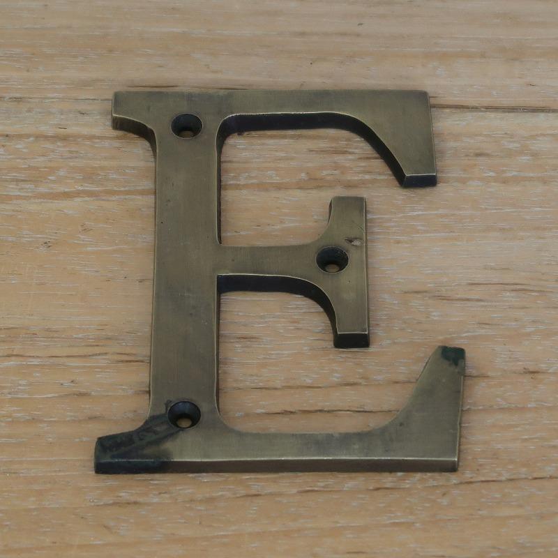 切り文字 アルファベット 真鍮製 10cm アンティークゴールド E 英文字