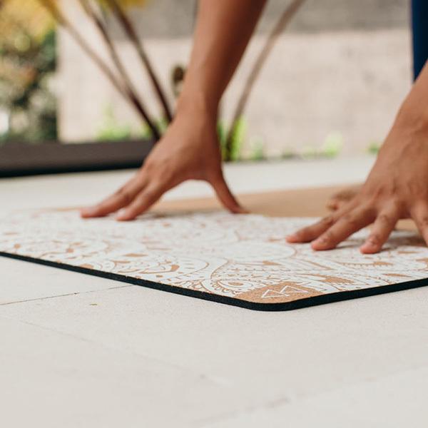 THE CORK MAT ヨガマット　厚さ3.5mm　マンダラホワイト ヨガマット 3.5mm CORK MAT ヨガデザインラボ コルクマット ヨガ