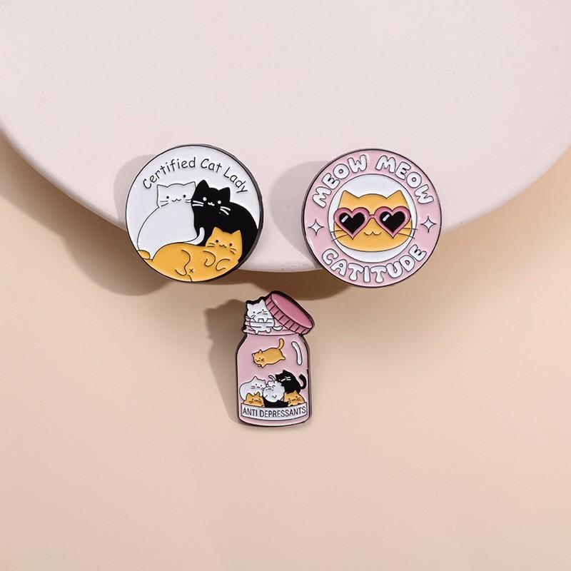 カメラストラップのワンポイントに!!】可愛い ピンバッジ ねこねこ