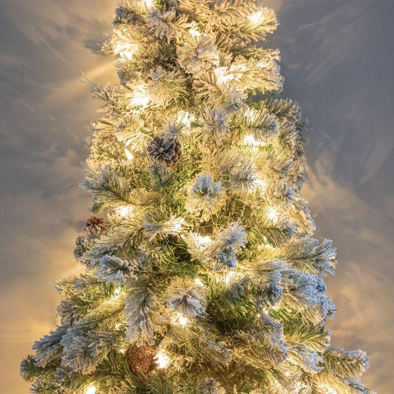 Home　Heritage　スノーフロック加工　28　5フィート　人工ハーフクリスマスツリー　100個のホワイトLEDライト付き　松ぼっくり
