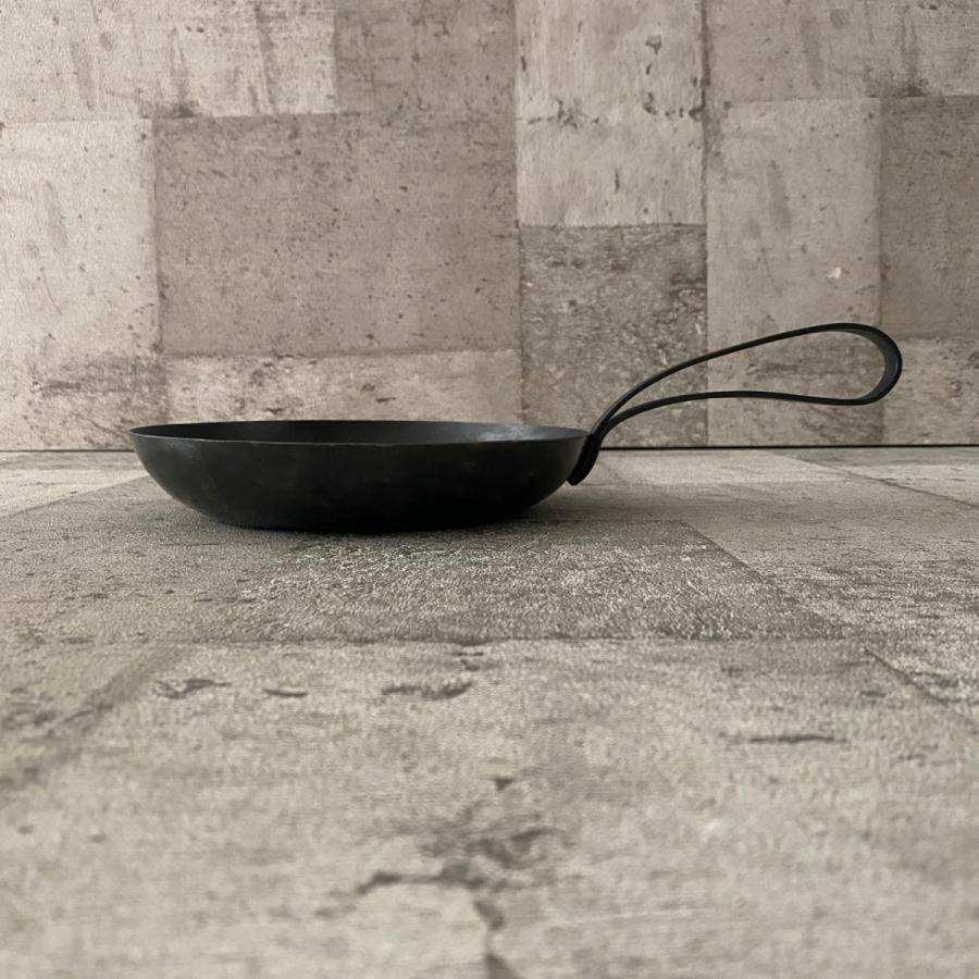 【河原崎貴】 鉄製フライパン 小 河原崎貴 鉄フライパン 小 鉄製 : ASSEMBLAGE - 通販 - Yahoo