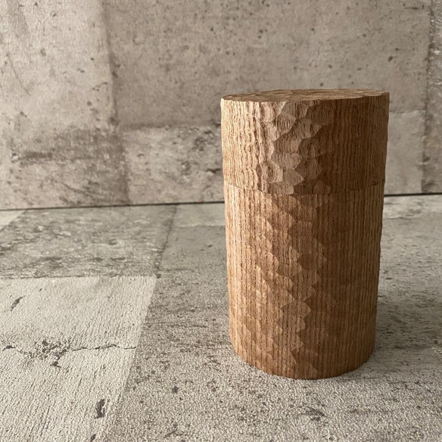 63 ロクサン 木製茶筒・一刀彫 |  | 01