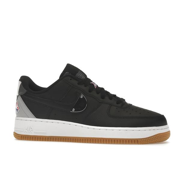 Nike ナイキ メンズ エアフォース スニーカー Nike Air Force 1 Low '07 NBA Black Silver 【US_7(25.0cm) 】の画像