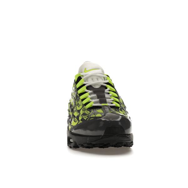 Nike ナイキ メンズ エアマックス スニーカー Nike Air Max 95 All-Over Print Black Volt 【US_12(30.0cm) 】の画像