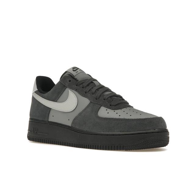 Nike ナイキ メンズ エアフォース スニーカー Nike Air Force 1 Low LV8 Anthracite Cool Grey 【US_8.5(26.5cm) 】の画像