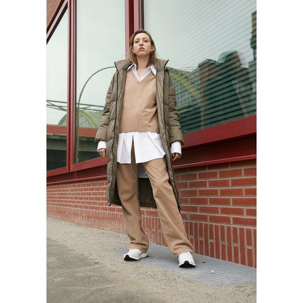 高質で安価 アディダスオリジナルス スニーカー レディース シューズ Ultraboost Dna Trainers Footwear White Core Black Sale 公式通販 直営店限定 Skylanceronline Com