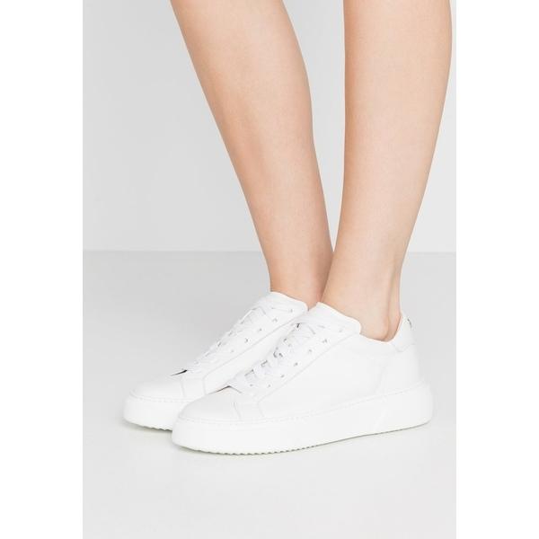 超特価激安 マーク ケイン スニーカー レディース シューズ Trainers White 超大特価 Jeannesauve Org