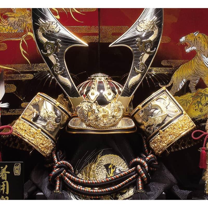 新品 五月人形 平安豊久作 収納着用兜 賢王セット 25号/会津塗 収納台 65cm 赤溜 龍虎/黄金立札 端午の節句 こどもの日 平安豊久 五月人形 コンパクト 豊久 着用 兜収納飾り 兜飾り 賢王 25号