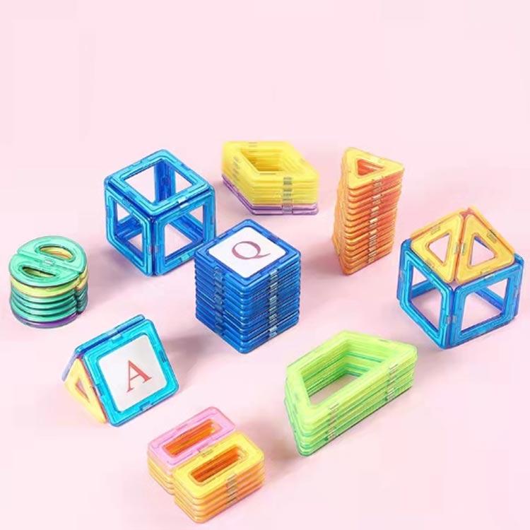 マグネットブロック　知育玩具 Amazon.co.jp: iKing マグネットブロック ラシック磁石玩具 - 145Pcs
