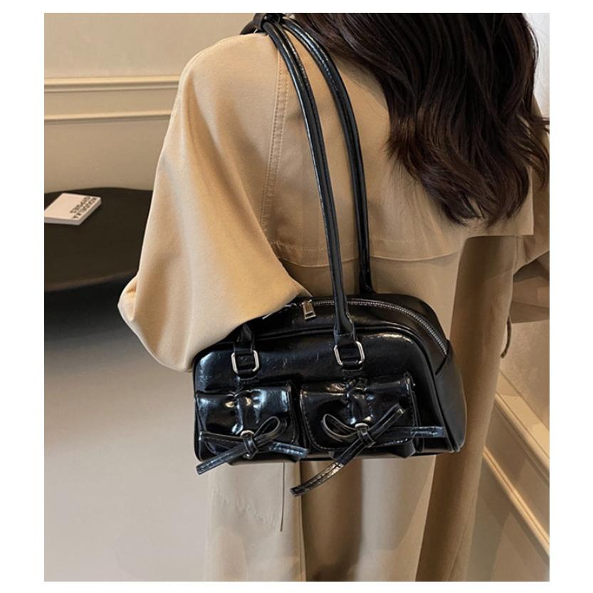 ハンドブック　ブラック　レザー　ショルダーバッグ　ロゴ　高級感　レディース ショルダーバッグ 高級感 レディース おしゃれ PU 蝶ネクタイ レザー調
