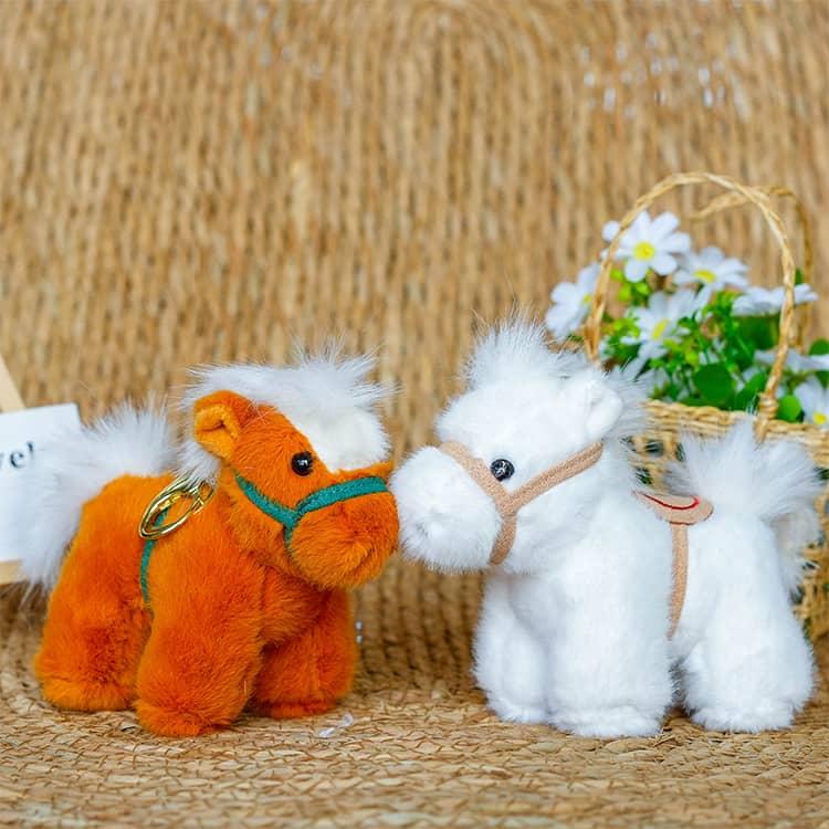 馬のキーホルダー うま バッグチャーム 干支 馬のぬいぐるみ 2026 車の