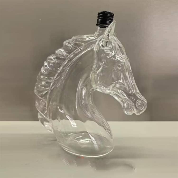  馬の形 陶器ウイスキーボトル サントリーウイスキー「ローヤル」陶器ボトル〈唐三彩騎馬像〉。 中国