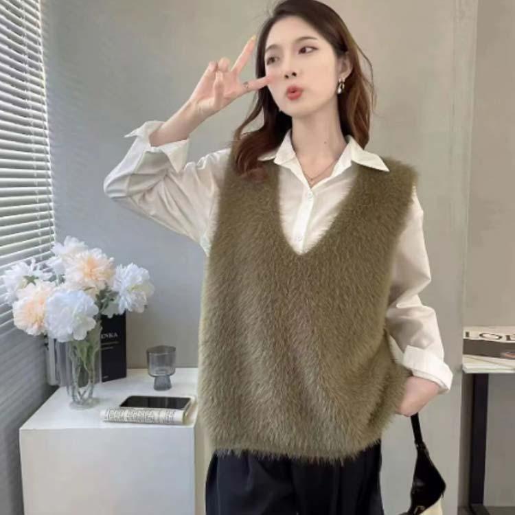 AKTE Vネックシャギーニットベスト AKTE（アクテ）の「Vネックシャギーニットベスト（ベスト）」 - WEAR