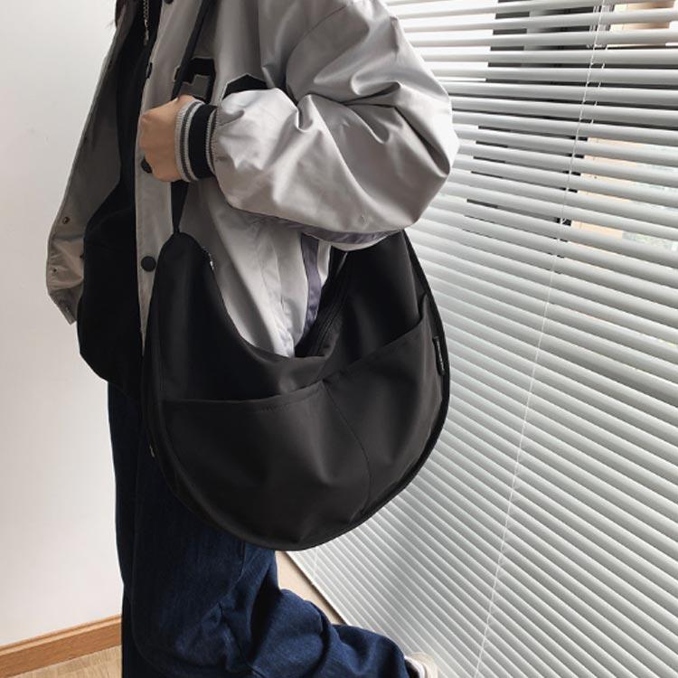 ショルダーバッグ 大容量 メッセンジャーバッグ メンズ レディース A4