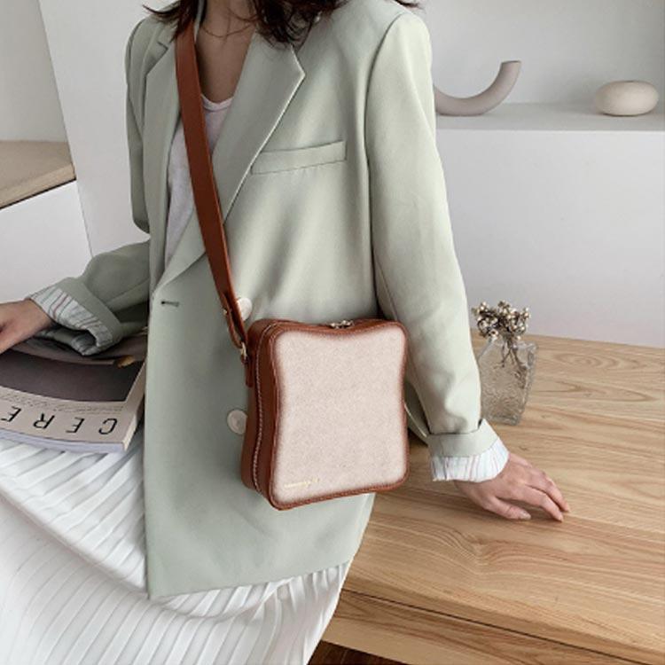 おもしろグッズ 食パン ショルダーバッグ 目玉焼きポーチ付き トースト