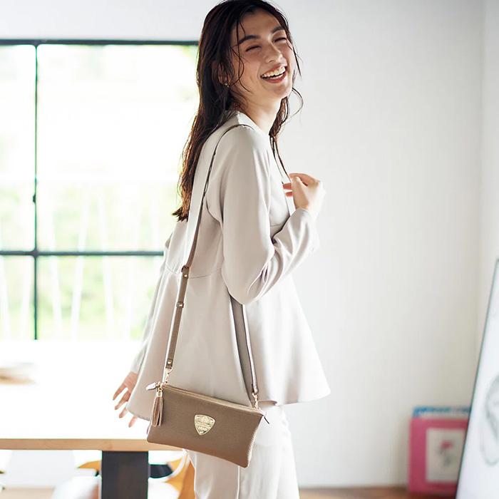 極美品 アタオ オフィス ブーブー 2way お財布 ショルダーバッグ 黒 ATAO ATAO公式 オフィスブーブー オフィスシーンで大活躍！ お