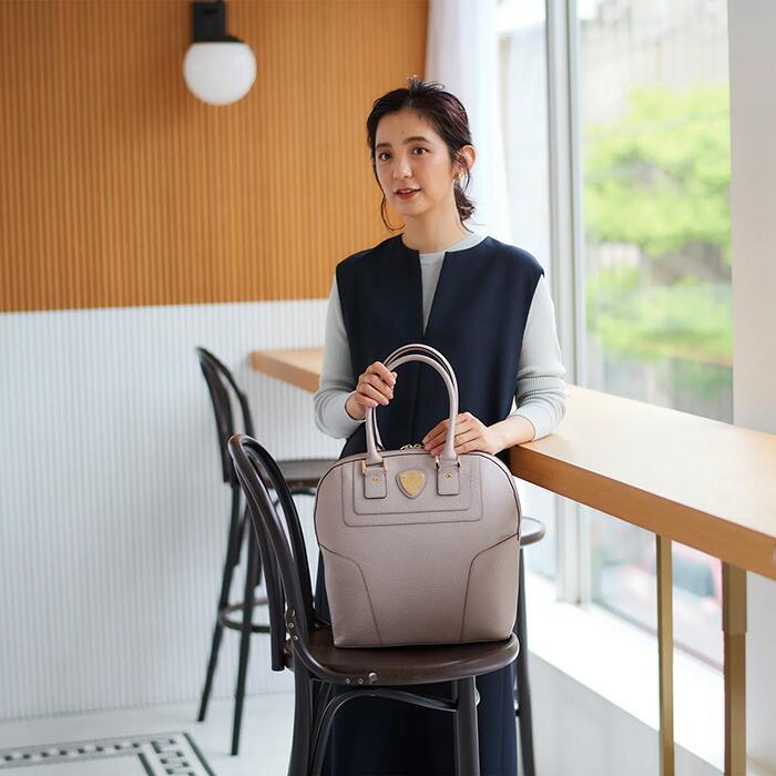 アタオ　ATAO ブラックレザー ハンドバッグ　アップルバック ATAO ATAO公式アップル りんご 幸運のデザイン ハンドバッグ A4