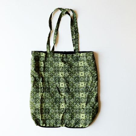 インドネシア バティック 折りたたみ エコバッグ 〈グリーン〉 送料