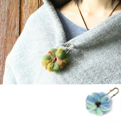 ブローチ ピン フラッフィーフラワー 〈ブルー〉羊毛 フェルト
