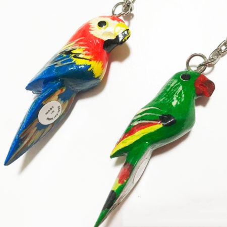 木彫り オウム キーホルダー 2個組〈 ブルー＆グリーン / イエロー