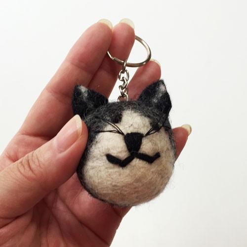フエルト アニマル キーホルダー ネコ ブラック ブラウン フエルト雑貨 羊毛フエルト ねこ雑貨 黒猫 ねこグッズ キャット Keyhol Nepal 001 アトリエ阿友美 通販 Yahoo ショッピング