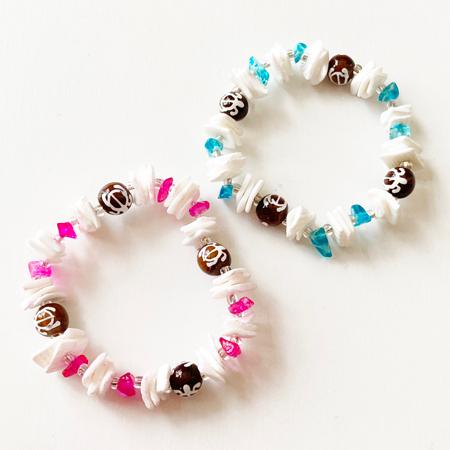 ホヌ と プカシェル の ブレスレット ピンク ブルー 送料無料 メール便 ハワイアン 雑貨 ハワイアン アクセサリー ブレス 海亀 海がめ ウミガメ Shellbracelet 003 アトリエ阿友美 通販 Yahoo ショッピング