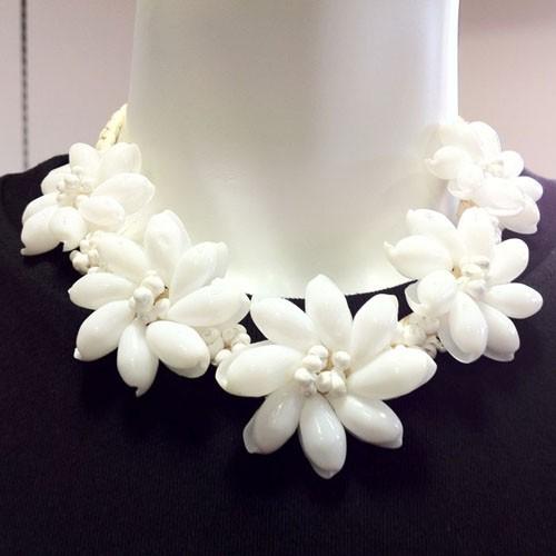 モンゴシェル ラフィア チョーカー ティアレ ホワイト ハワイアン ネックレス ハワイアンレイ クリックポスト対応可能 アクセサリー 国内正規品