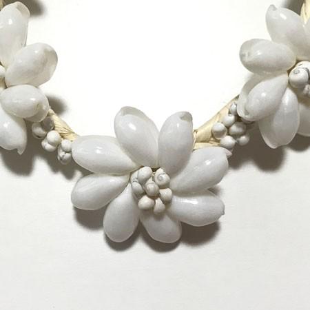 モンゴシェル ラフィア チョーカー ティアレ ホワイト ハワイアン ネックレス ハワイアンレイ クリックポスト対応可能 アクセサリー 国内正規品