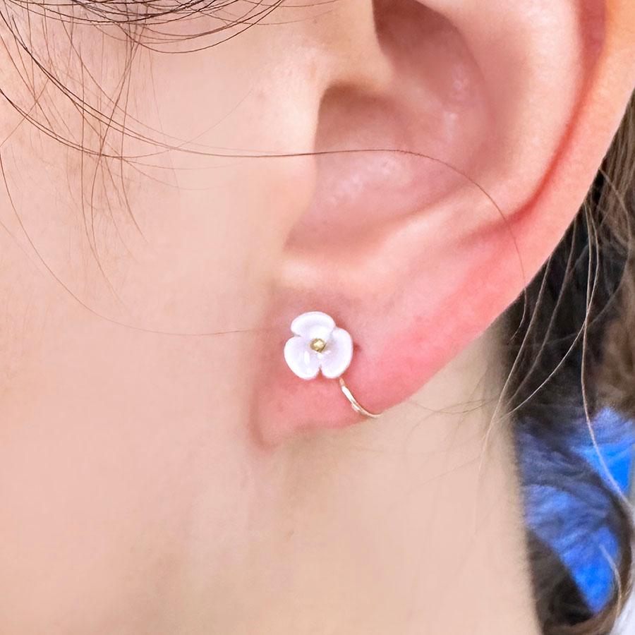シェル三つ花NOFALLイヤリング : migknot - 通販 - Yahoo!ショッピング