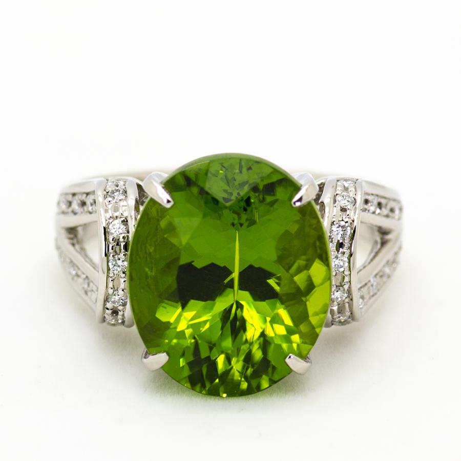 ペリドット リング 指輪 大粒 9.92ct Pt900 限定 1点限り 8月 ペリドット リング 指輪 大粒 9.92ct Pt900 限定 1点限り 8月