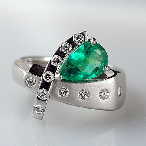 エメラルド リング 指輪 1.36ct Pt900 コロンビア産 限定1個 5月 