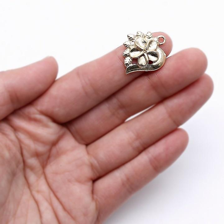プルメリアのチャーム 10個 ゴールド ホワイトシルバー アクセサリー