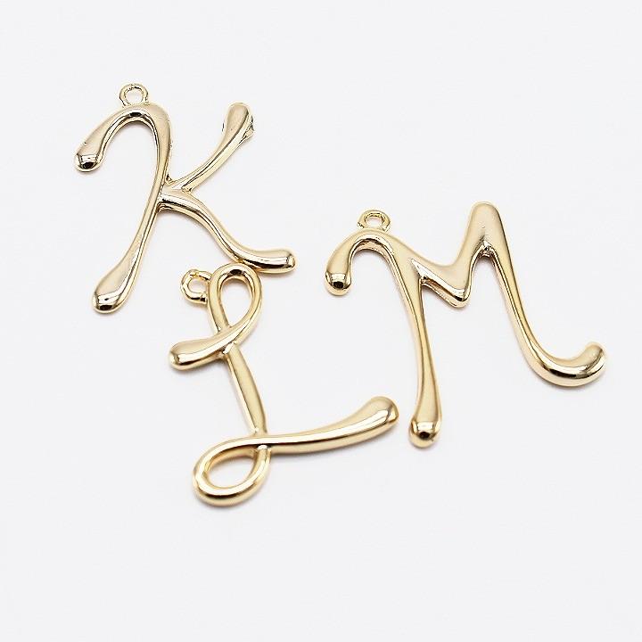 L&A 筆記体のイニシャルチャーム 1個 H〜M ゴールド アルファベット  