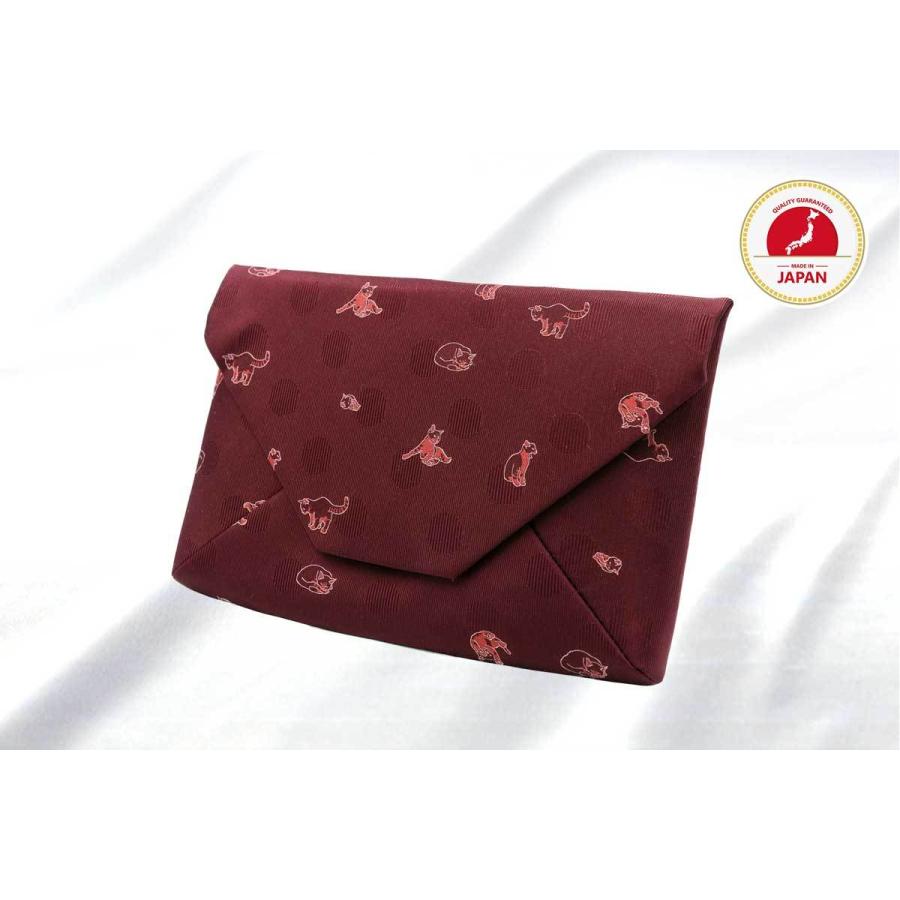 お茶目な猫が可愛いすぎる・西陣織シルク・和風クラッチ（数寄屋袋）・B5サイズタブレット対応・葡萄色（えびいろ）・日本製 | 