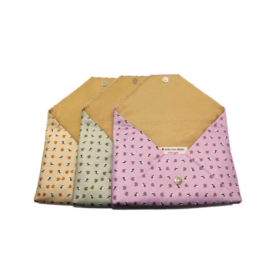 お座りパンダ&もぐもぐパンダ・西陣織シルク・和風クラッチ（数寄屋袋）・B5サイズタブレット対応・若葉色（わかばいろ）・日本製 |  | 08