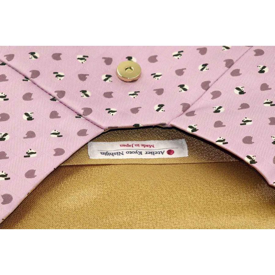 お座りパンダ&もぐもぐパンダ・西陣織シルク・和風クラッチ（数寄屋袋）・B5サイズタブレット対応・撫子色（なでしこいろ）・日本製 |  | 04