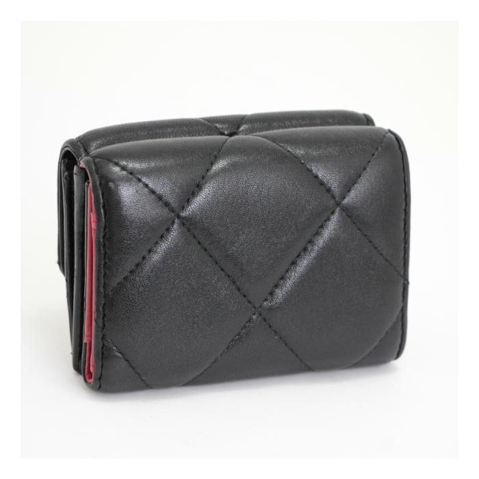 【美品】シャネル19 マトラッセ　ラムスキン　三つ折り財布　ブラック　1171 CHANEL - 【美品】シャネル19 マトラッセ ラムスキン 三つ折り財布