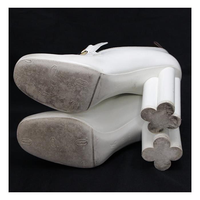 LOUIS VUITTON（ルイ・ヴィトン） スウィフト ローファー パテント 白