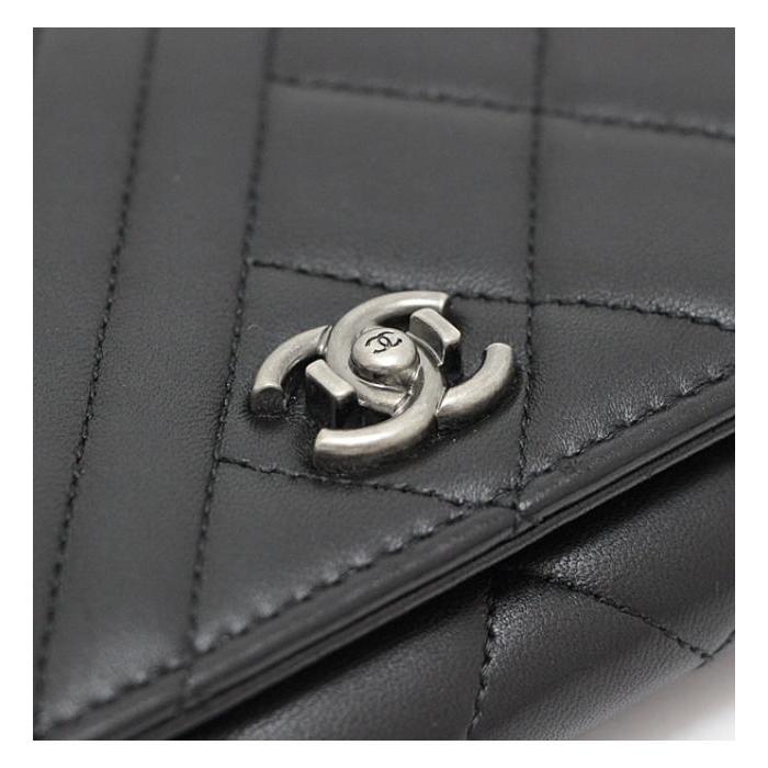 CHANEL シャネル ボーイシャネル シェブロン×マトラッセ 長財布 ラム 
