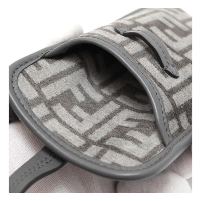 FENDI（フェンディ） 極美品 ズッカ柄 フォンポーチ スマホケース