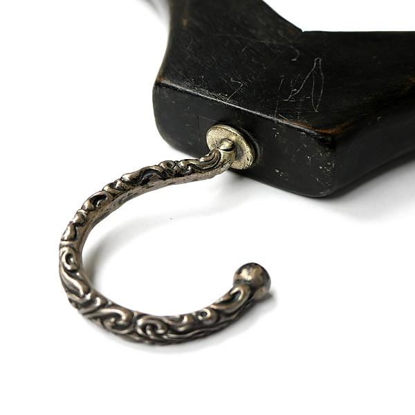 クロムハーツ　ウォールナット製ハンガー CHROME HEARTS 銀座店 クロムハーツ スクロールフック エボニー
